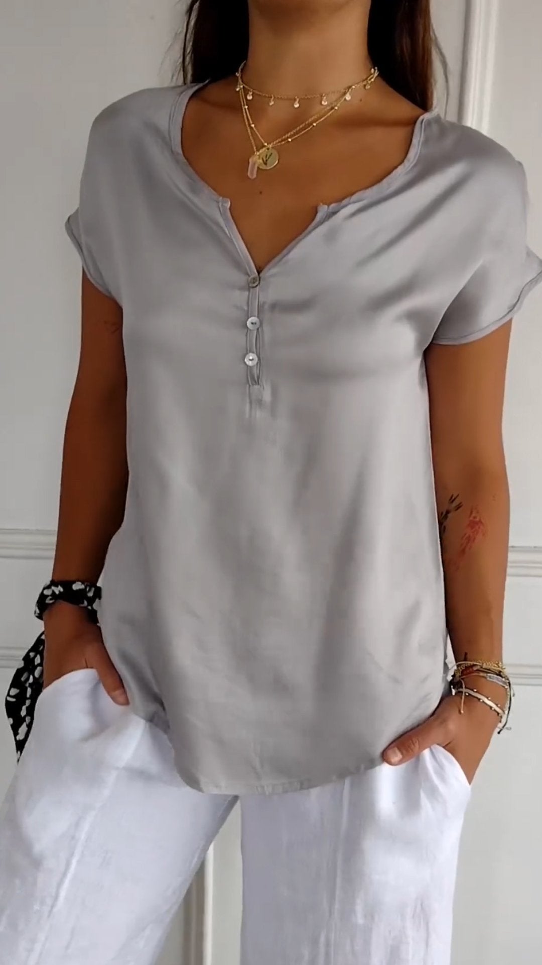 Viviana™ | T-shirt con scollo a V in eleganza casual
