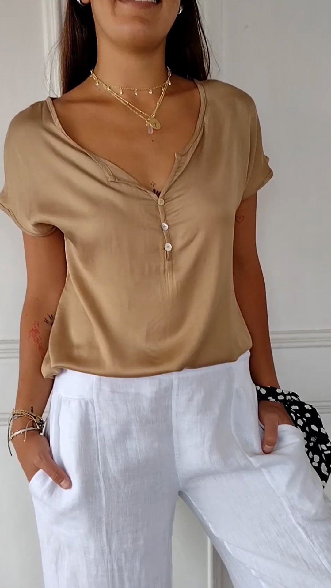 Viviana™ | T-shirt con scollo a V in eleganza casual