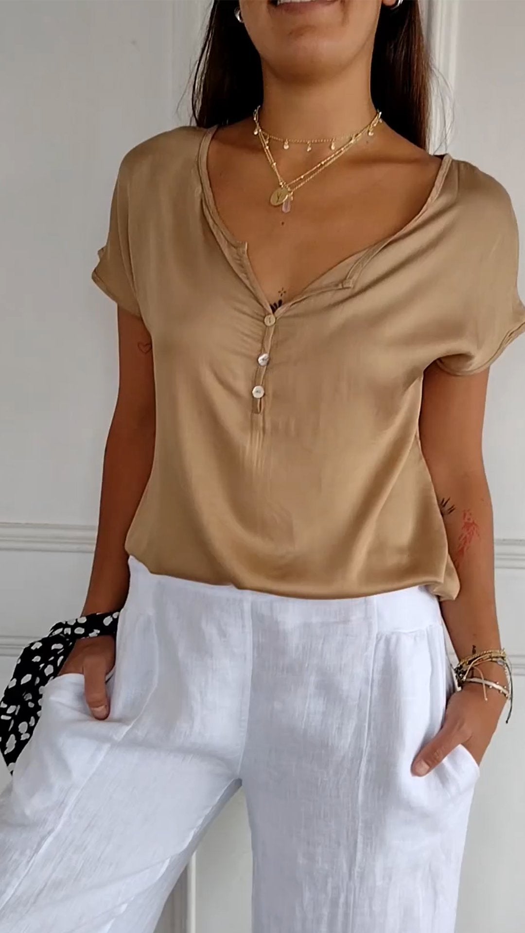 Viviana™ | T-shirt con scollo a V in eleganza casual