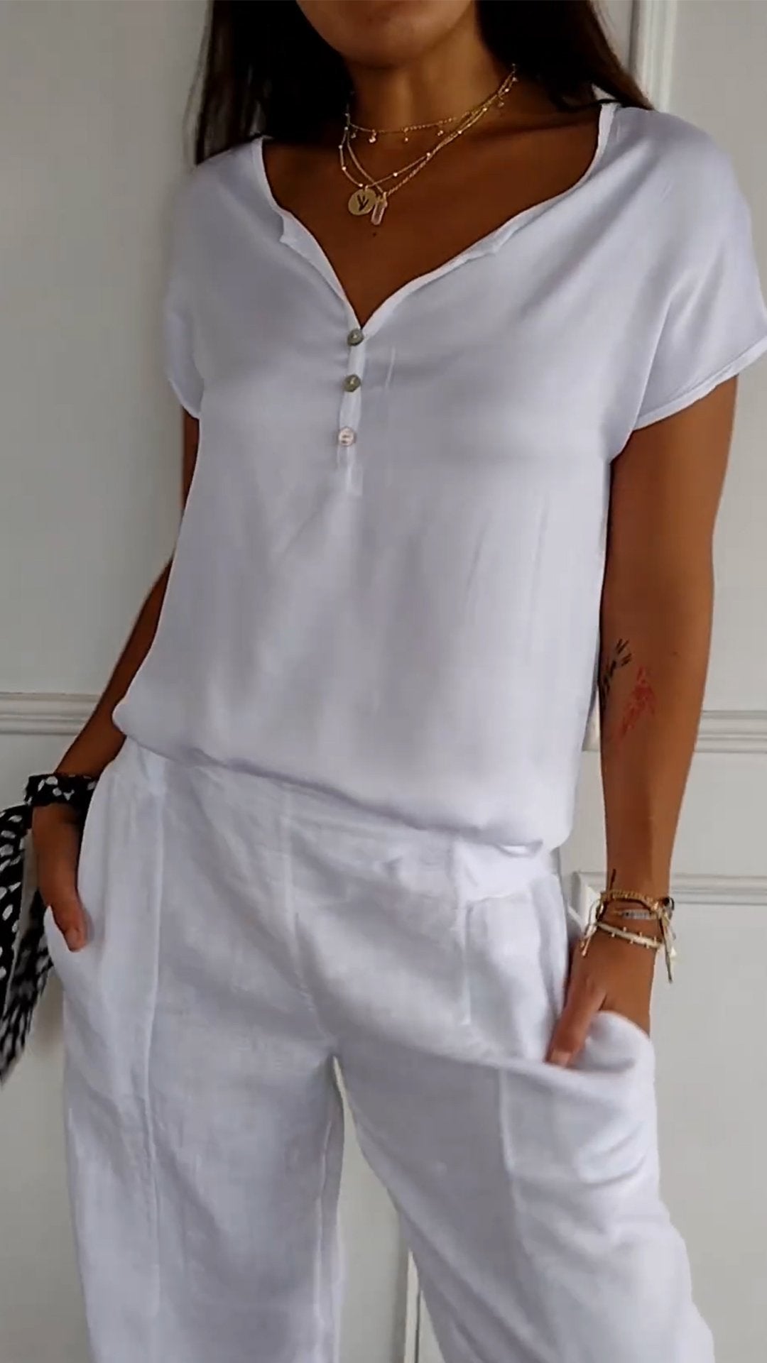 Viviana™ | T-shirt con scollo a V in eleganza casual